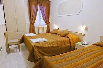 Tahiti Hotel 3*